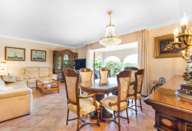 Excellent four bedroom south facing villa in a residential area of Guadalmina Alta - with partial sea views