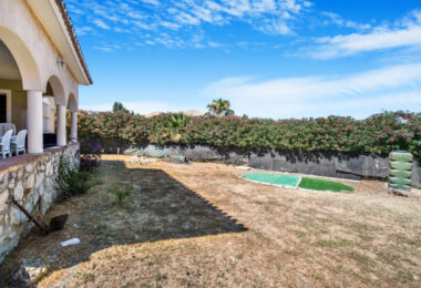 Excellent four bedroom south facing villa in a residential area of Guadalmina Alta - with partial sea views