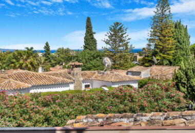 Excellent four bedroom south facing villa in a residential area of Guadalmina Alta - with partial sea views