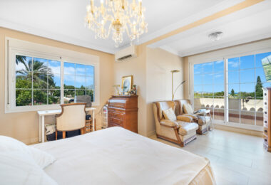 Excellent four bedroom south facing villa in a residential area of Guadalmina Alta - with partial sea views