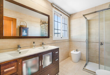 Excellent four bedroom south facing villa in a residential area of Guadalmina Alta - with partial sea views