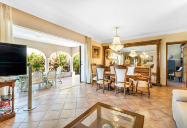 Excellent four bedroom south facing villa in a residential area of Guadalmina Alta - with partial sea views