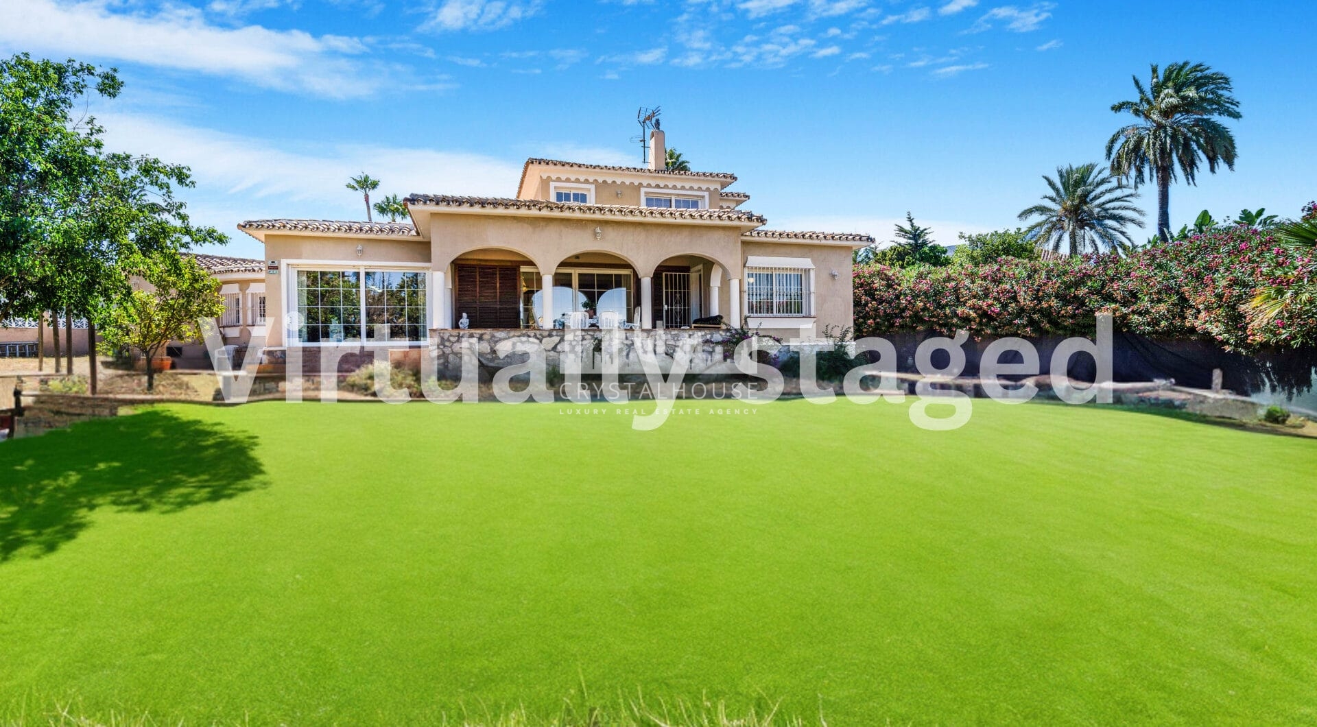 Excellent four bedroom south facing villa in a residential area of Guadalmina Alta - with partial sea views
