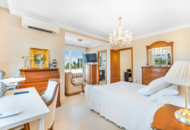 Excellent four bedroom south facing villa in a residential area of Guadalmina Alta - with partial sea views