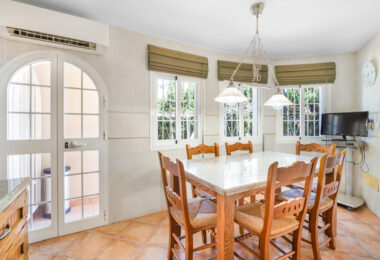 Excellent four bedroom south facing villa in a residential area of Guadalmina Alta - with partial sea views