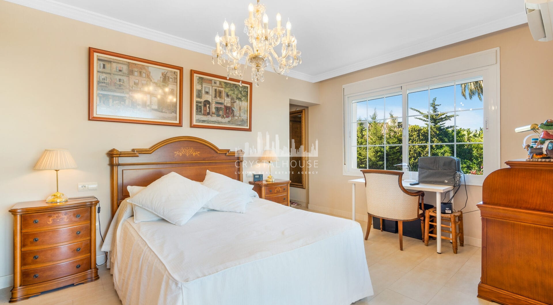 Excellent four bedroom south facing villa in a residential area of Guadalmina Alta - with partial sea views