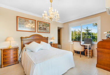 Excellent four bedroom south facing villa in a residential area of Guadalmina Alta - with partial sea views