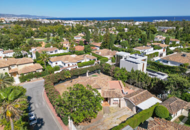Excellent four bedroom south facing villa in a residential area of Guadalmina Alta - with partial sea views