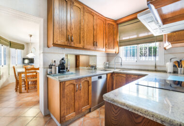 Excellent four bedroom south facing villa in a residential area of Guadalmina Alta - with partial sea views