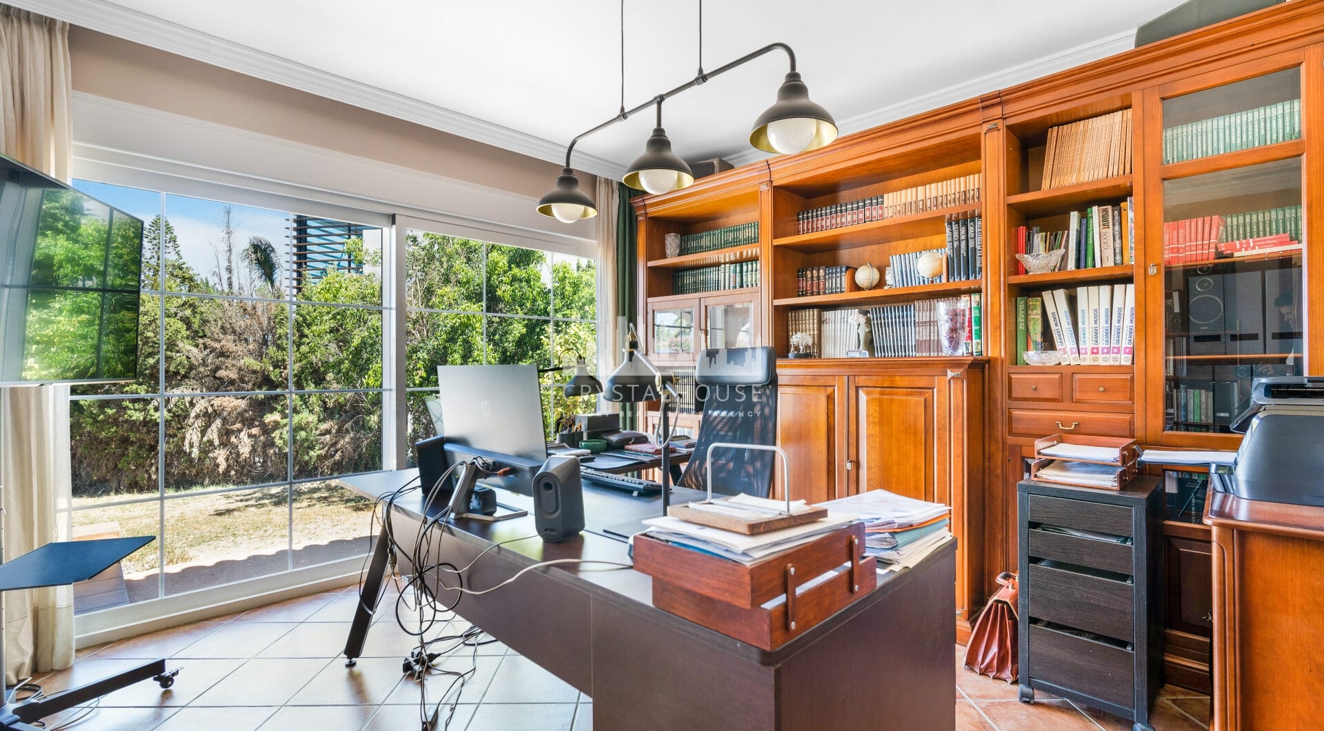 Excellent four bedroom south facing villa in a residential area of Guadalmina Alta - with partial sea views