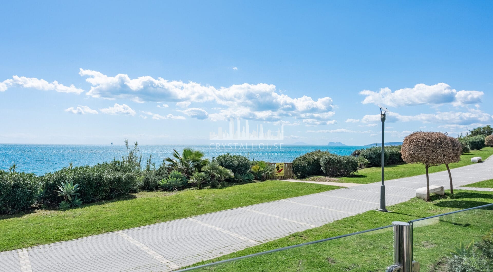 Beachfront apartment in the prestigious Doncella Beach next to Playa Cristo in Estepona!