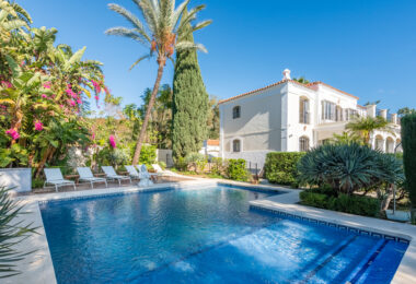 Elegant Andalusian-style villa in the prestigious gated community of Vega del Colorado!