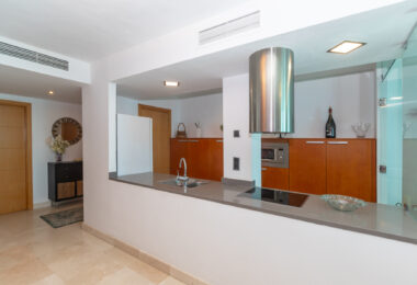 Beachfront apartment on Avd. España, Estepona