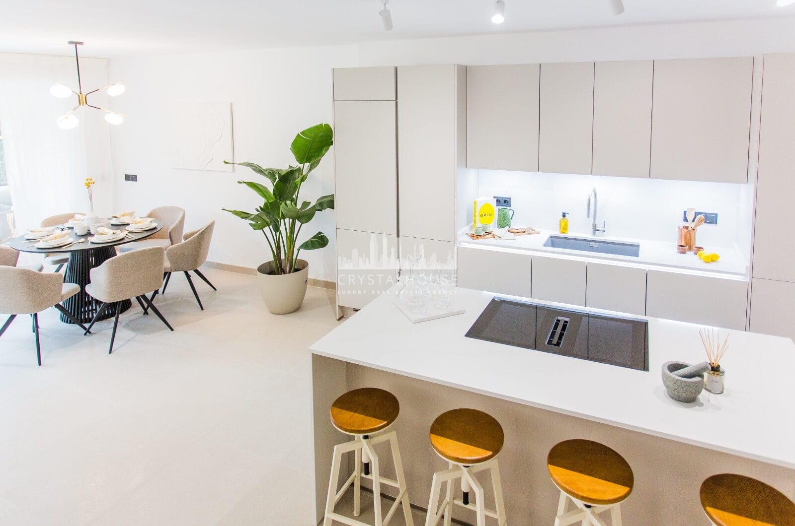 Luxury 4-bedroom townhouse in an exclusive boutique urbanisation with only 24 houses, just 350m from the beach in Puerto Banus. Completely renovated to high specifications, featuring 3 terraces, underground parking, 2 pools, and premium amenities.