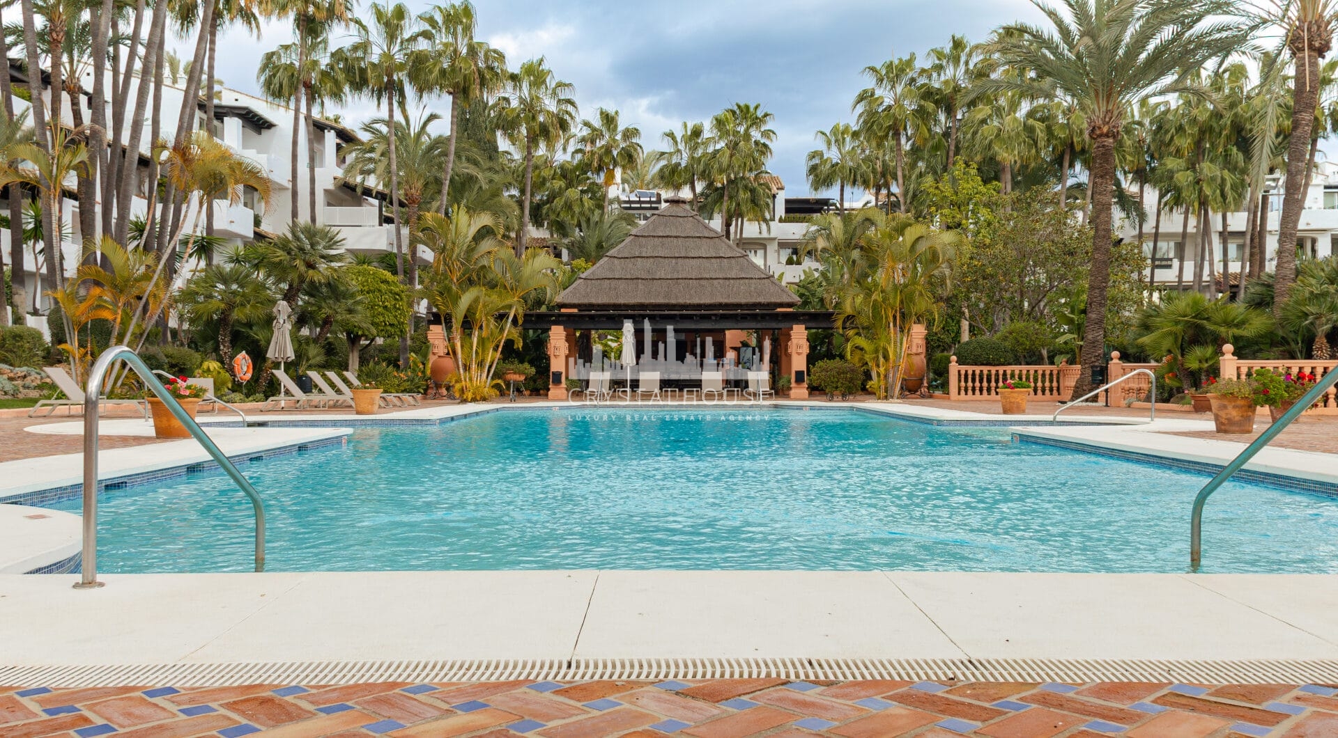 Penthouse Andaluz – A Rare Corner Duplex In Puente Romano
