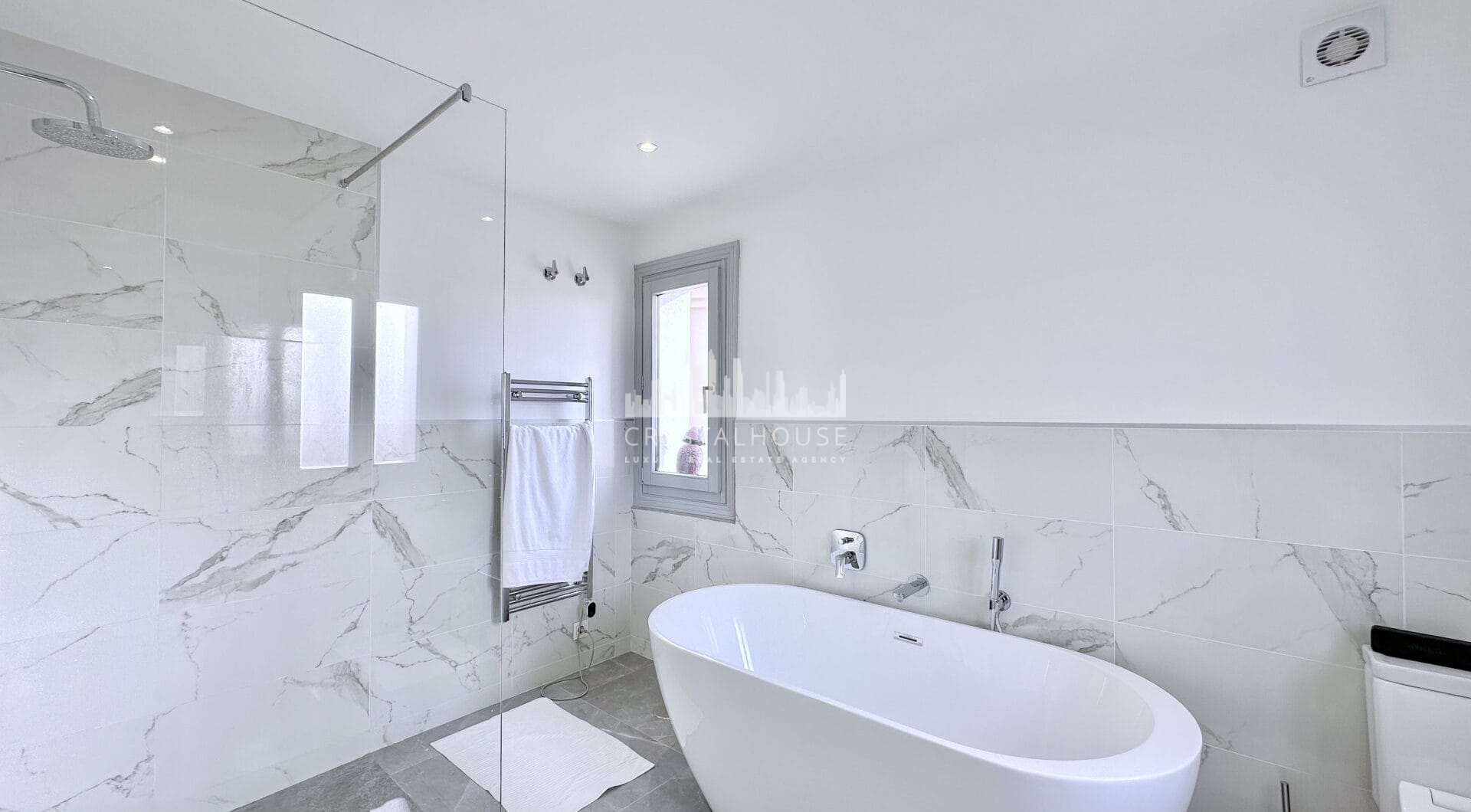 Elegant Three-Bedroom House in El Paraiso, Estepona