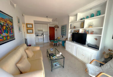 Spacious and bright one bedroom apartment for sale in Costalita, Estepona
