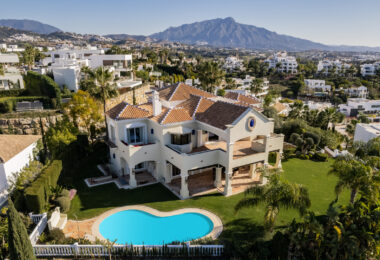Villa Haveli - Traditional Villa with Sea Views in Fantastic Location
