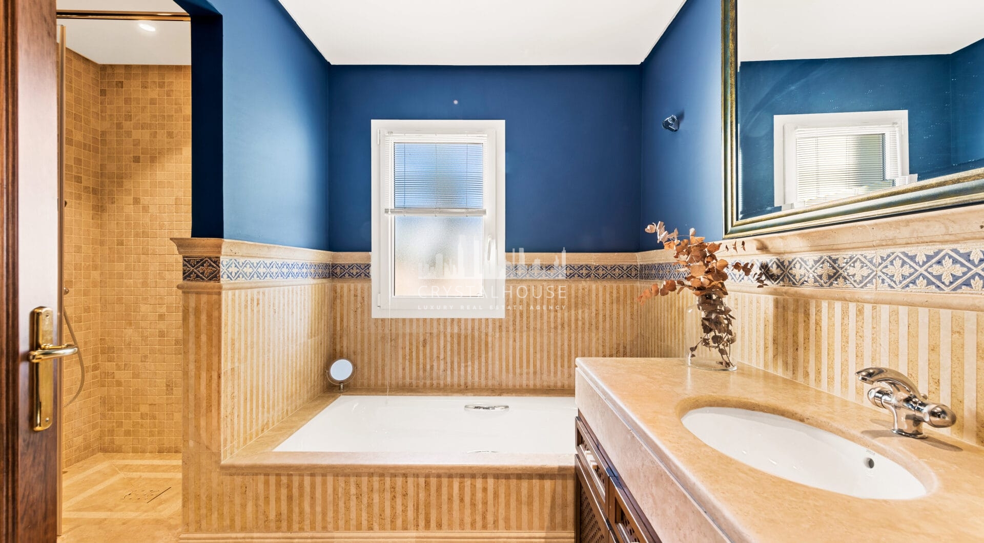 Villa Haveli - Traditional Villa with Sea Views in Fantastic Location