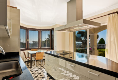 Villa Haveli - Traditional Villa with Sea Views in Fantastic Location