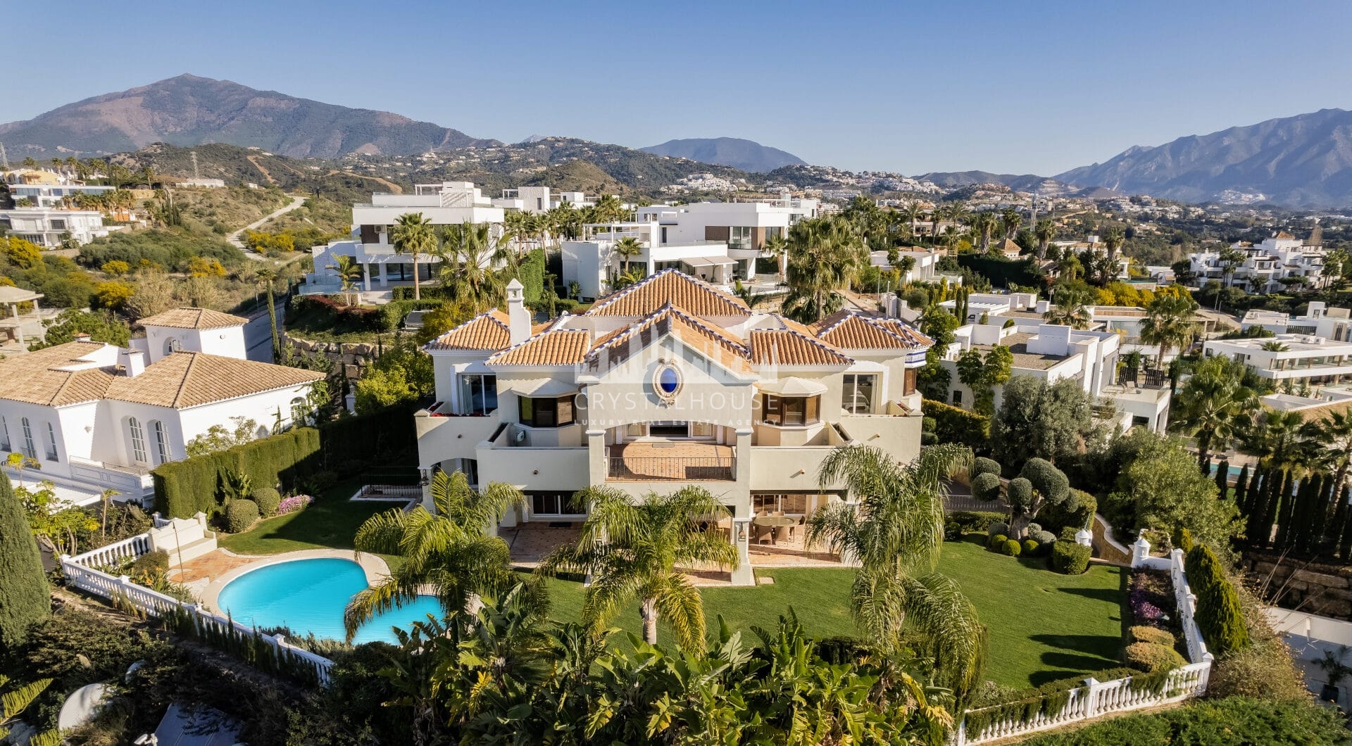 Villa Haveli - Traditional Villa with Sea Views in Fantastic Location