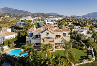 Villa Haveli - Traditional Villa with Sea Views in Fantastic Location