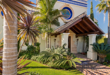Villa Haveli - Traditional Villa with Sea Views in Fantastic Location