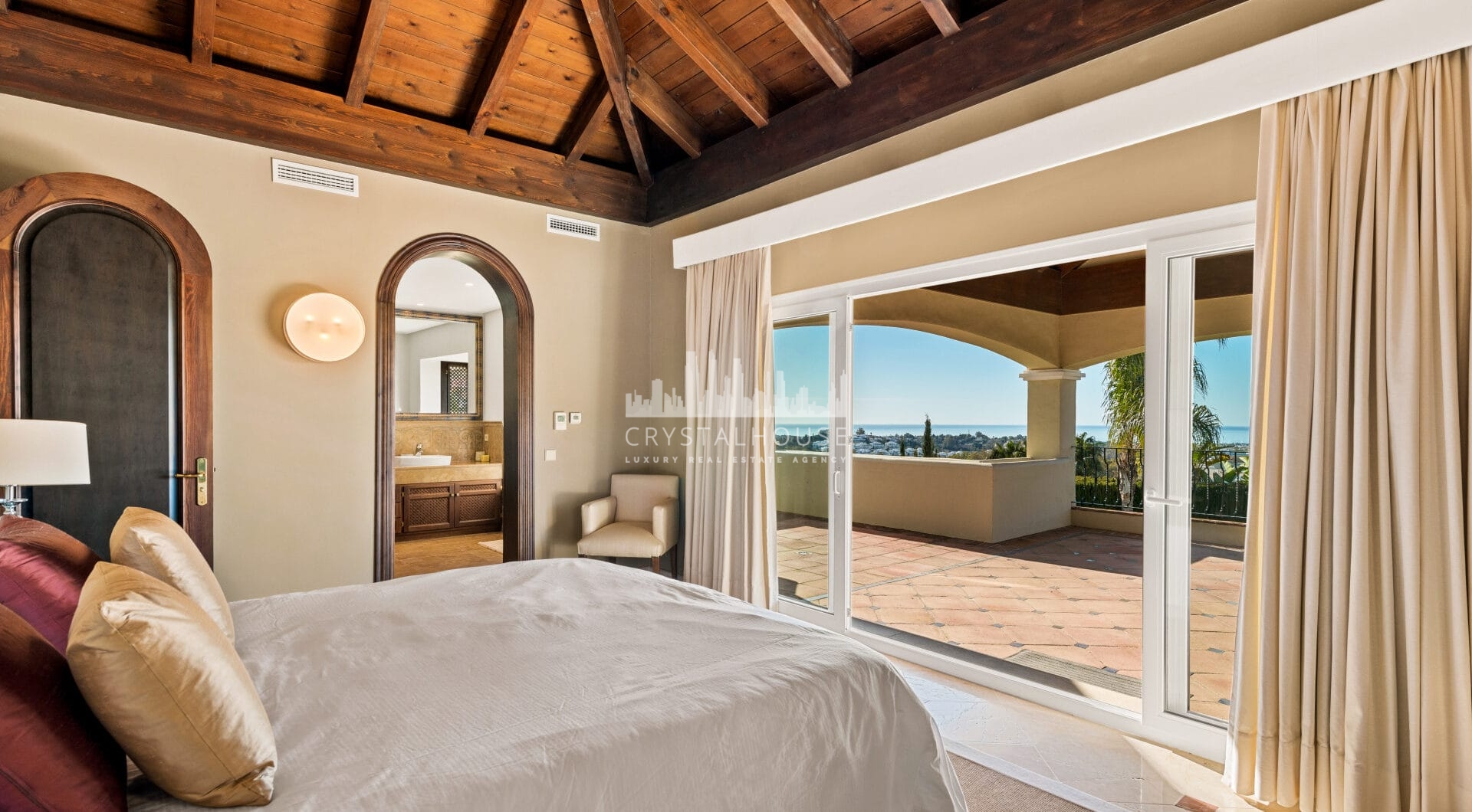 Villa Haveli - Traditional Villa with Sea Views in Fantastic Location