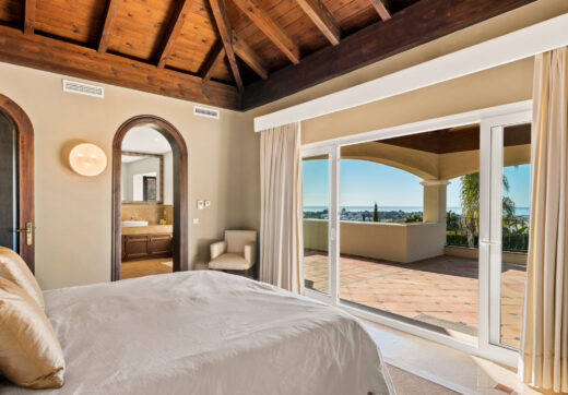 Villa Haveli - Traditional Villa with Sea Views in Fantastic Location
