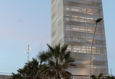 Spacious apartment with panoramic sea views in the Port of Estepona!