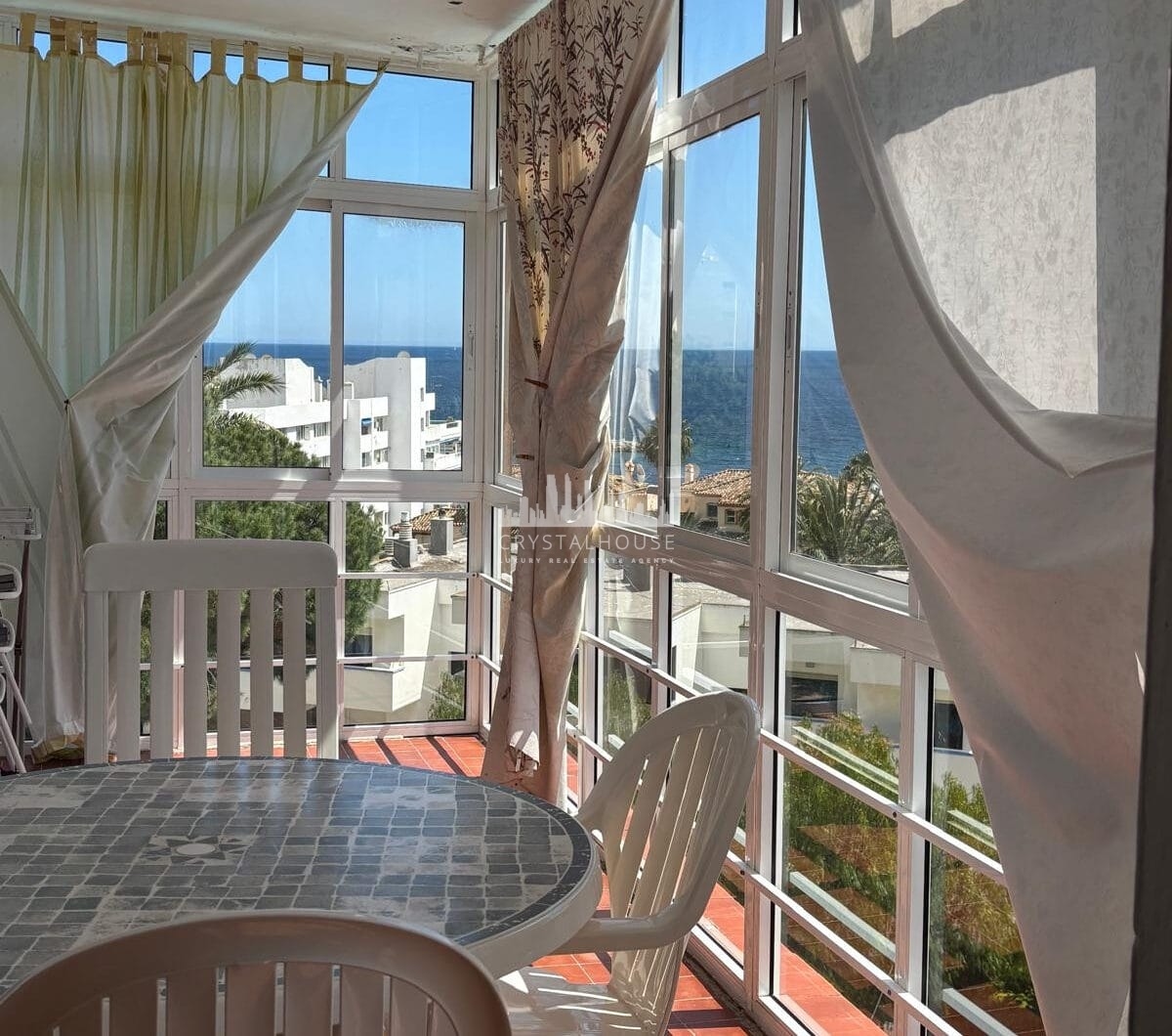 Spacious apartment with panoramic sea views in the Port of Estepona!