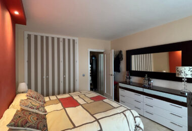 Spacious Apartment with Sea Views in Estepona's Marina¡.