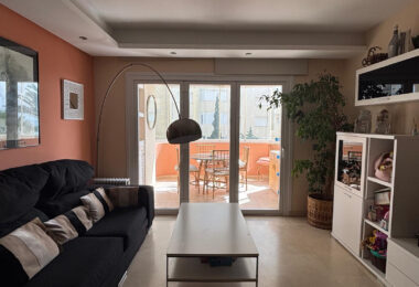 Spacious Apartment with Sea Views in Estepona's Marina¡.
