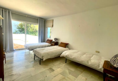 Charming West-Facing Villa in Zona C, Sotogrande Alto