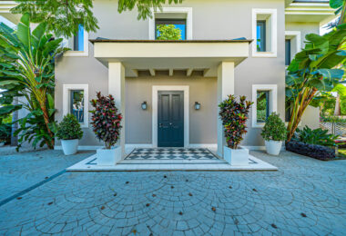 Stunning Villa for Sale in the Prestigious Los Flamingos Residential Area
