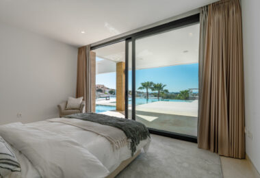 Luxury 5-Bedroom Villa with Panoramic Views in La Alquería, Benahavís