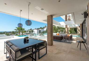 Luxury 5-Bedroom Villa with Panoramic Views in La Alquería, Benahavís
