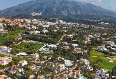 Luxury 5-Bedroom Villa with Panoramic Sea &amp; Golf Views in Nueva Andalucia, Marbella