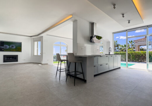 CHARMING AND UNIQUE Luxury Modern Villa