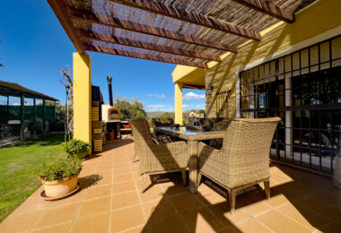 Andalucian Villa in Duquesa with panoramic golf views!