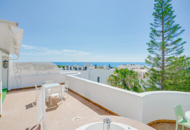 Traditional two bedroom, duplex penthouse in the well-known and gated community Marbella Real with sea views