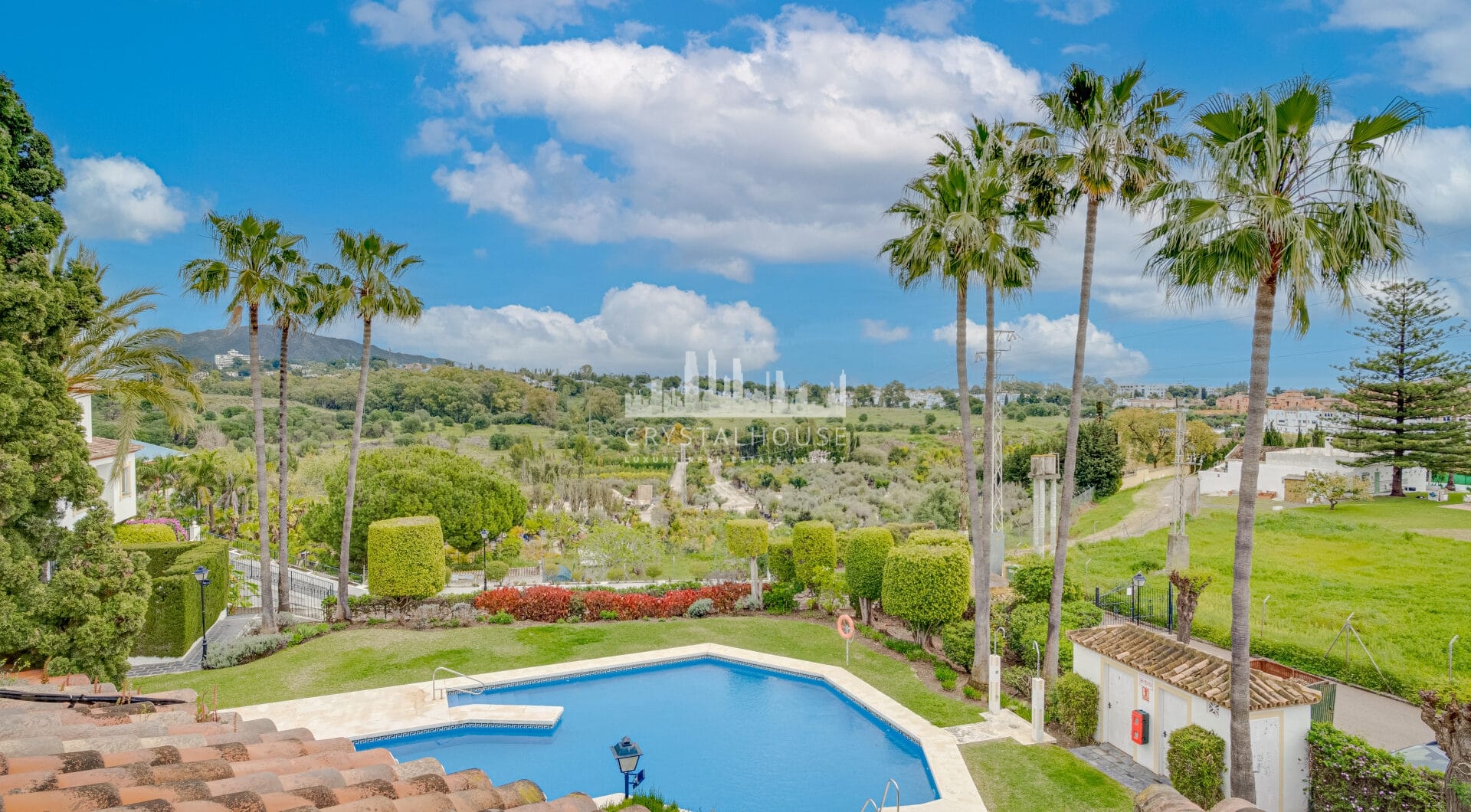 Wonderful three bedroom townhouse with sea views, located in Bel Air, Estepona