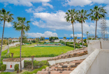 Wonderful three bedroom townhouse with sea views, located in Bel Air, Estepona