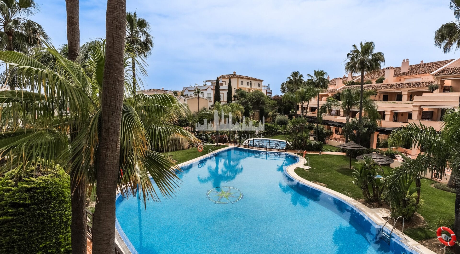 Elegant two-bedroom ground floor apartment located in the exclusive gated community of Albatross Hill in Nueva Andalucía