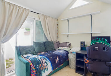 Spacious four-bedroom, duplex penthouse in the Los Pinos de Aloha complex, Nueva Andalucía, Marbella