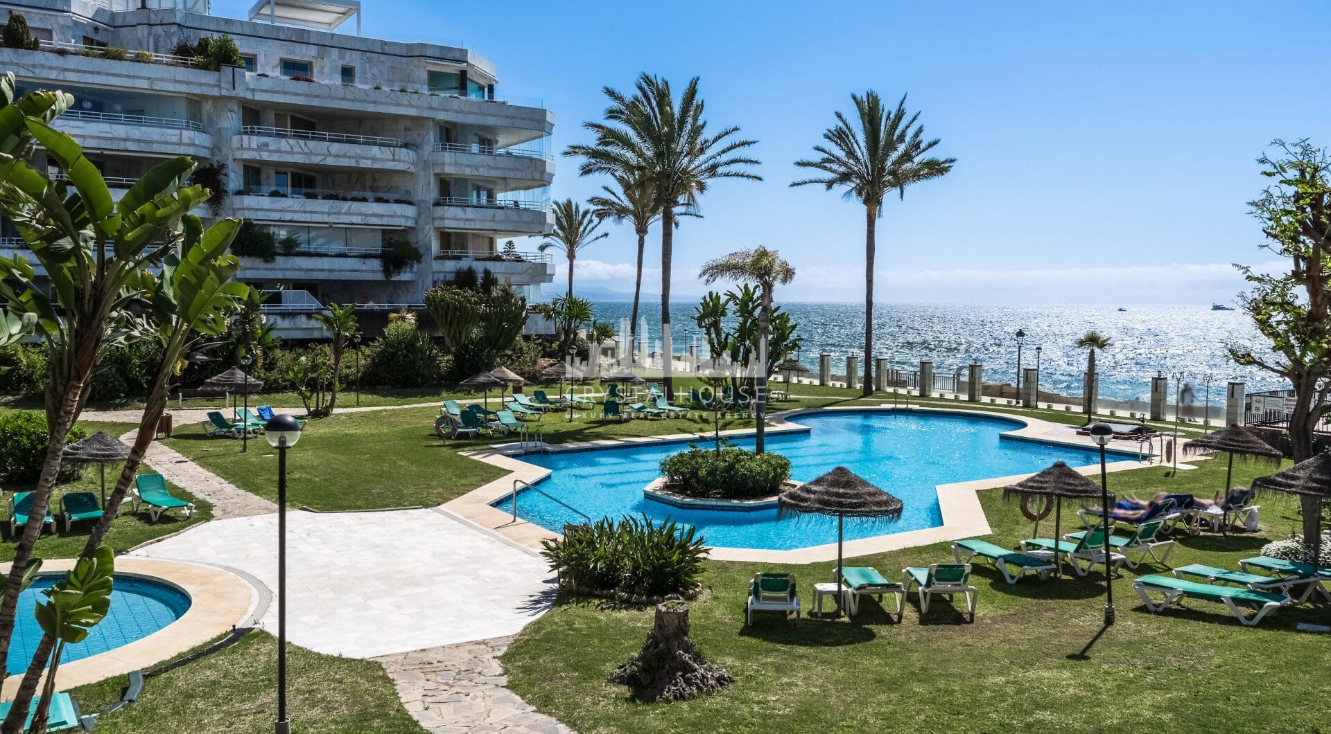 Impressive two bedroom, south west facing apartment in the beachfront community Playa Esmeralda