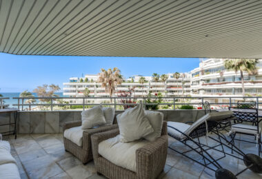 Impressive two bedroom, south west facing apartment in the beachfront community Playa Esmeralda