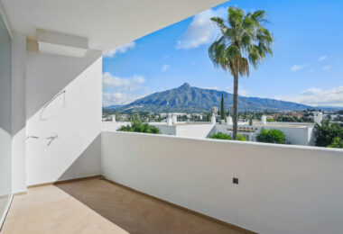 Beautifully reformed two bedroom apartment in the gated community of Jardines de Andalucía, Nueva Andalucia