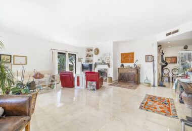 Impressive four-bedroom duplex penthouse in Vista Golf, Rio Real; with panoramic sea views
