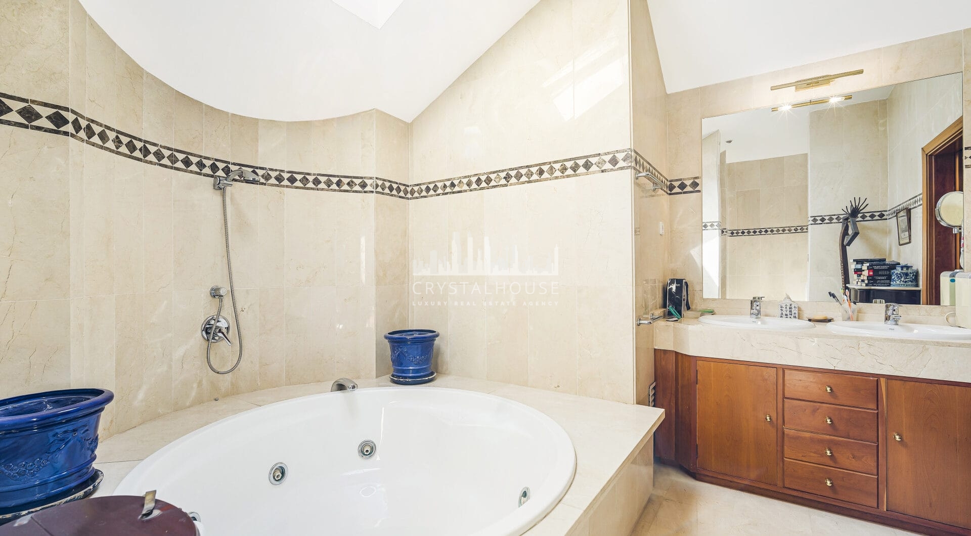 Impressive four-bedroom duplex penthouse in Vista Golf, Rio Real; with panoramic sea views